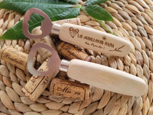 Décapsuleur en Bois de Hêtre du Jura Personnalisé